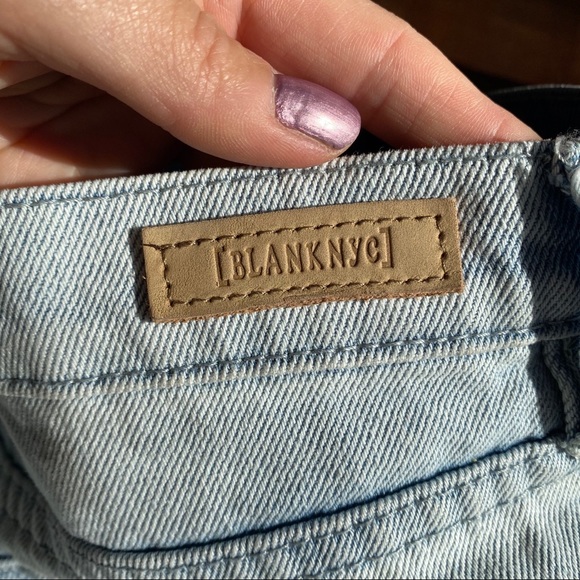 ๐ BLANK NYC THE ESSEX CLASSIC CUT-OFF LIGHT DENIM DISTRESSED JEAN SHORT! - Picture 11 of 15